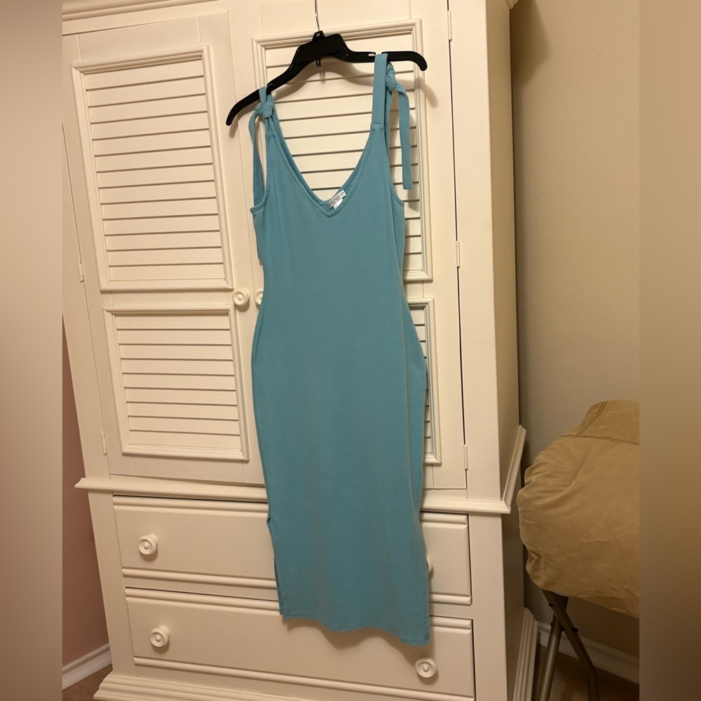 VENUS Blue V-Neck Bodycon Midi Dress Cocktail
